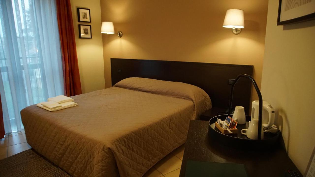 Hotel Del Corso Боргоманеро Екстериор снимка